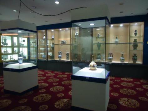 320664_601987700077_2122833525_n